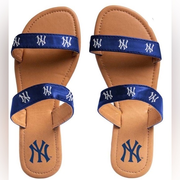 OFFICIALLY LICENSED MLB NEW YORK YANKEES FLIP FLOPS Sz.XL CASUAL, COMFORTABLE. - Picture 1 of 5